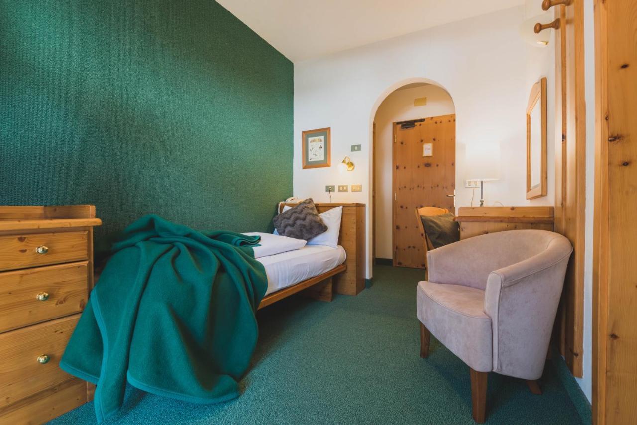 B&B Garni Villa Campitello กัมปีเตลโลดีฟัสซา ภายนอก รูปภาพ