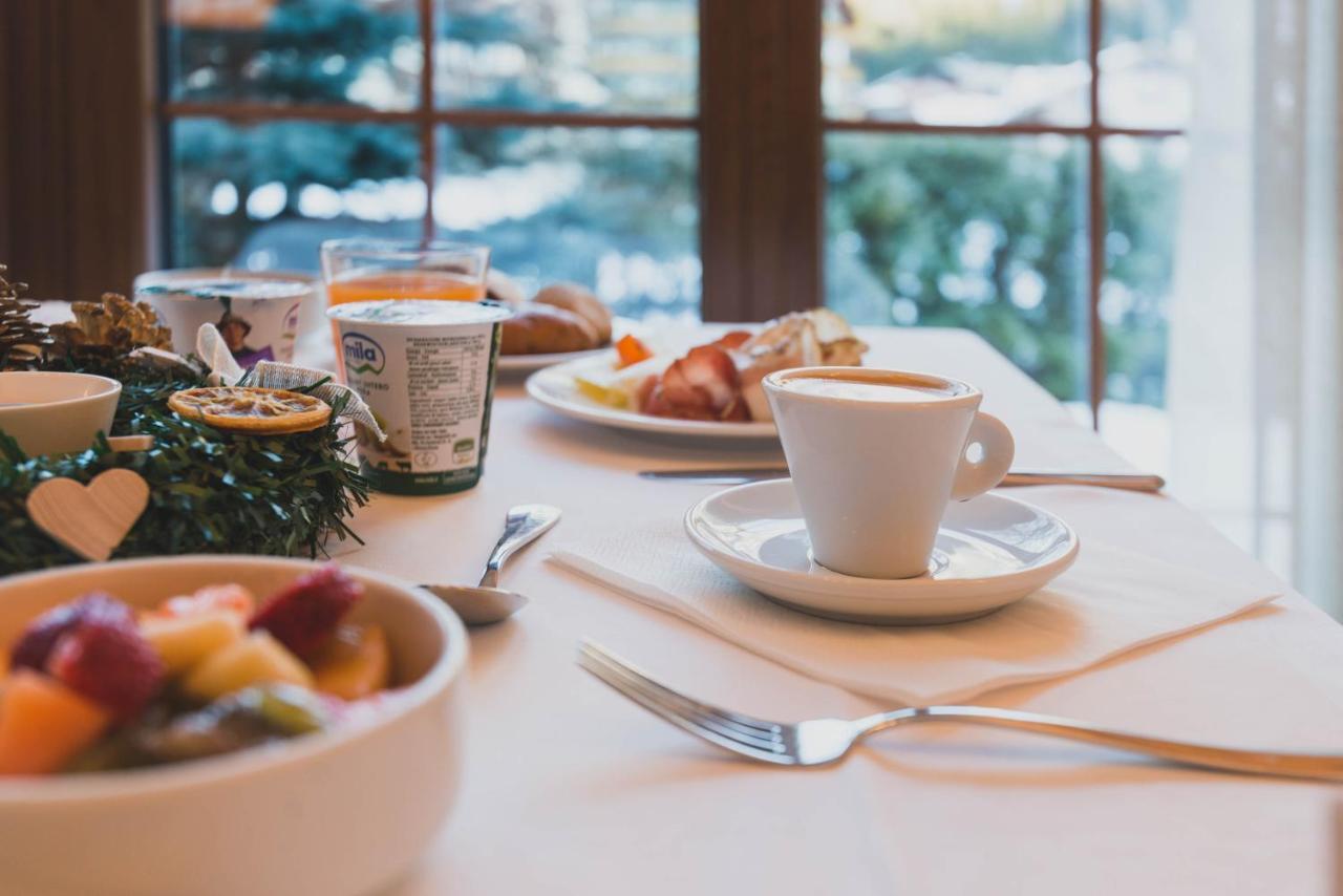 B&B Garni Villa Campitello กัมปีเตลโลดีฟัสซา ภายนอก รูปภาพ