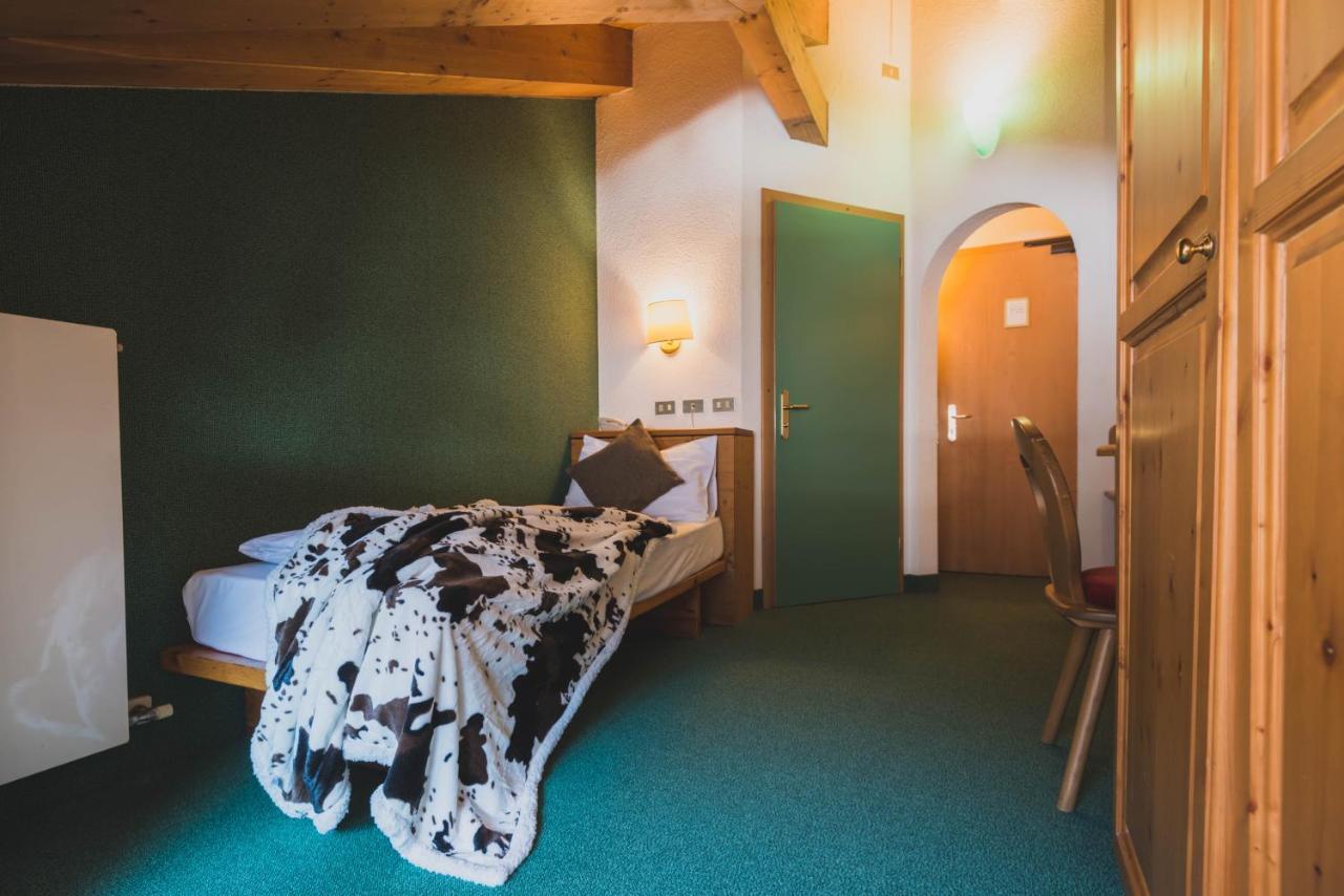 B&B Garni Villa Campitello กัมปีเตลโลดีฟัสซา ภายนอก รูปภาพ