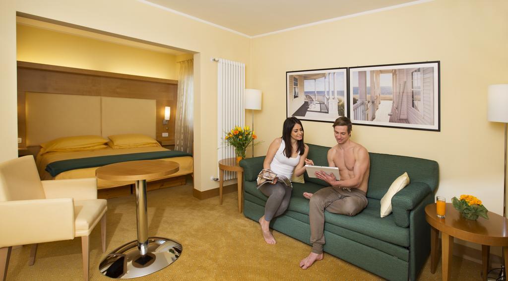 B&B Garni Villa Campitello กัมปีเตลโลดีฟัสซา ภายนอก รูปภาพ