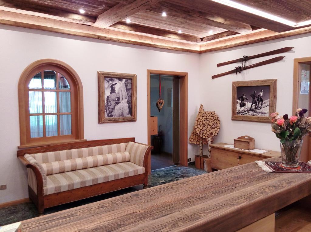 B&B Garni Villa Campitello กัมปีเตลโลดีฟัสซา ภายนอก รูปภาพ