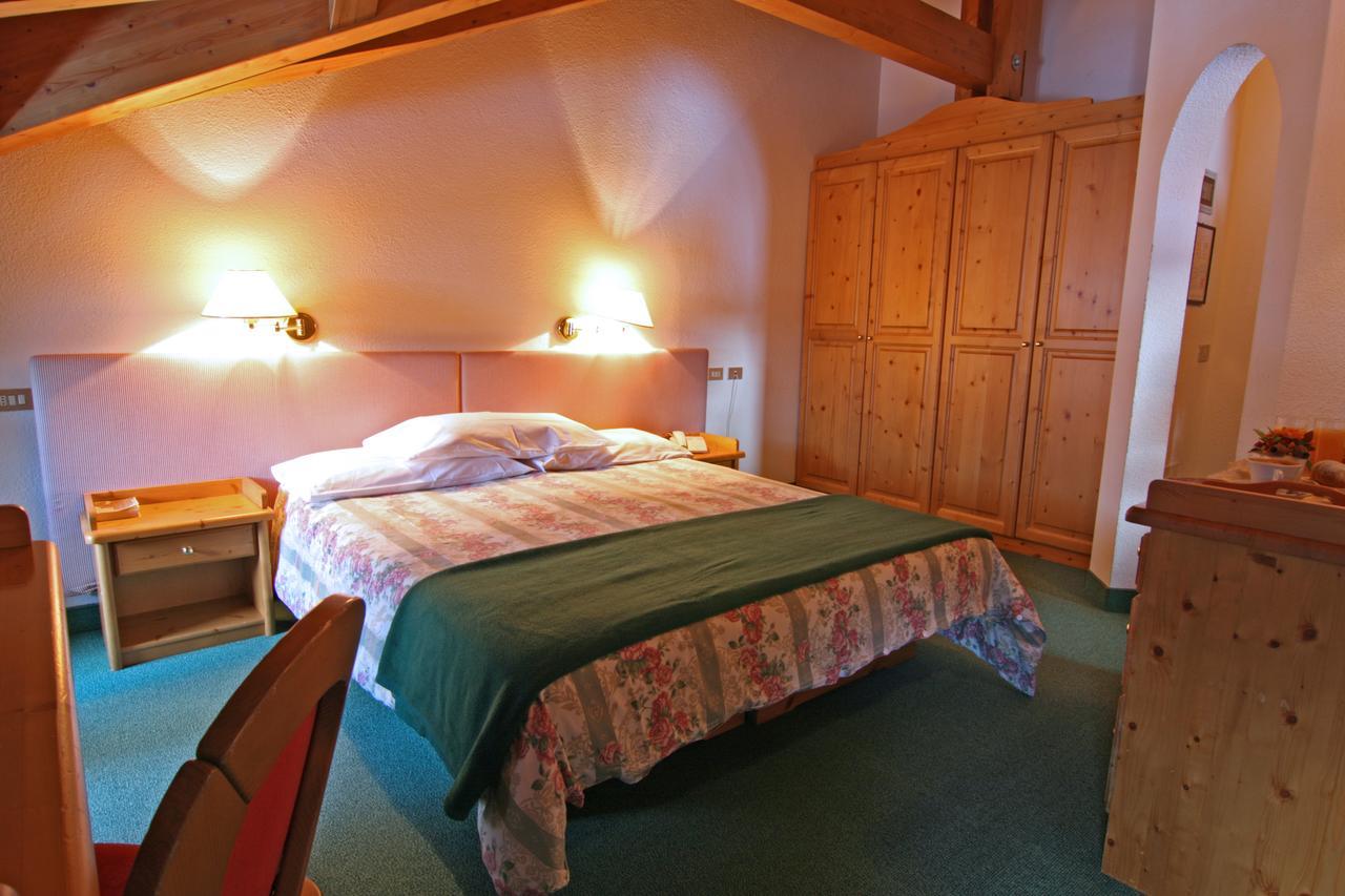 B&B Garni Villa Campitello กัมปีเตลโลดีฟัสซา ภายนอก รูปภาพ
