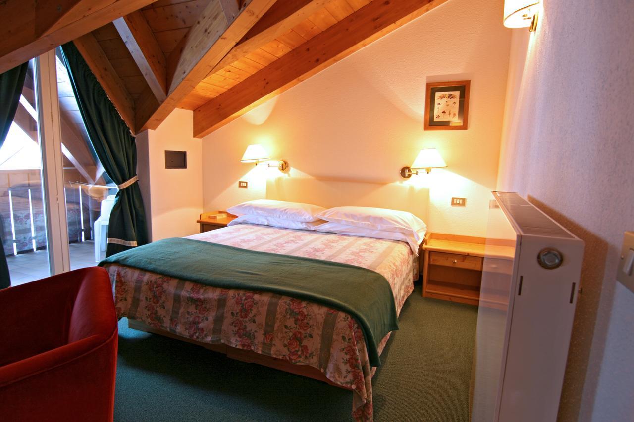 B&B Garni Villa Campitello กัมปีเตลโลดีฟัสซา ภายนอก รูปภาพ