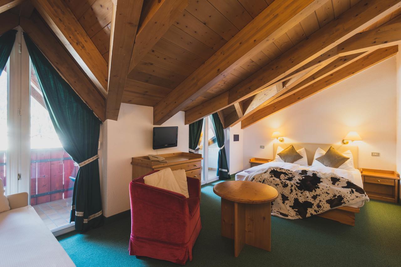 B&B Garni Villa Campitello กัมปีเตลโลดีฟัสซา ภายนอก รูปภาพ